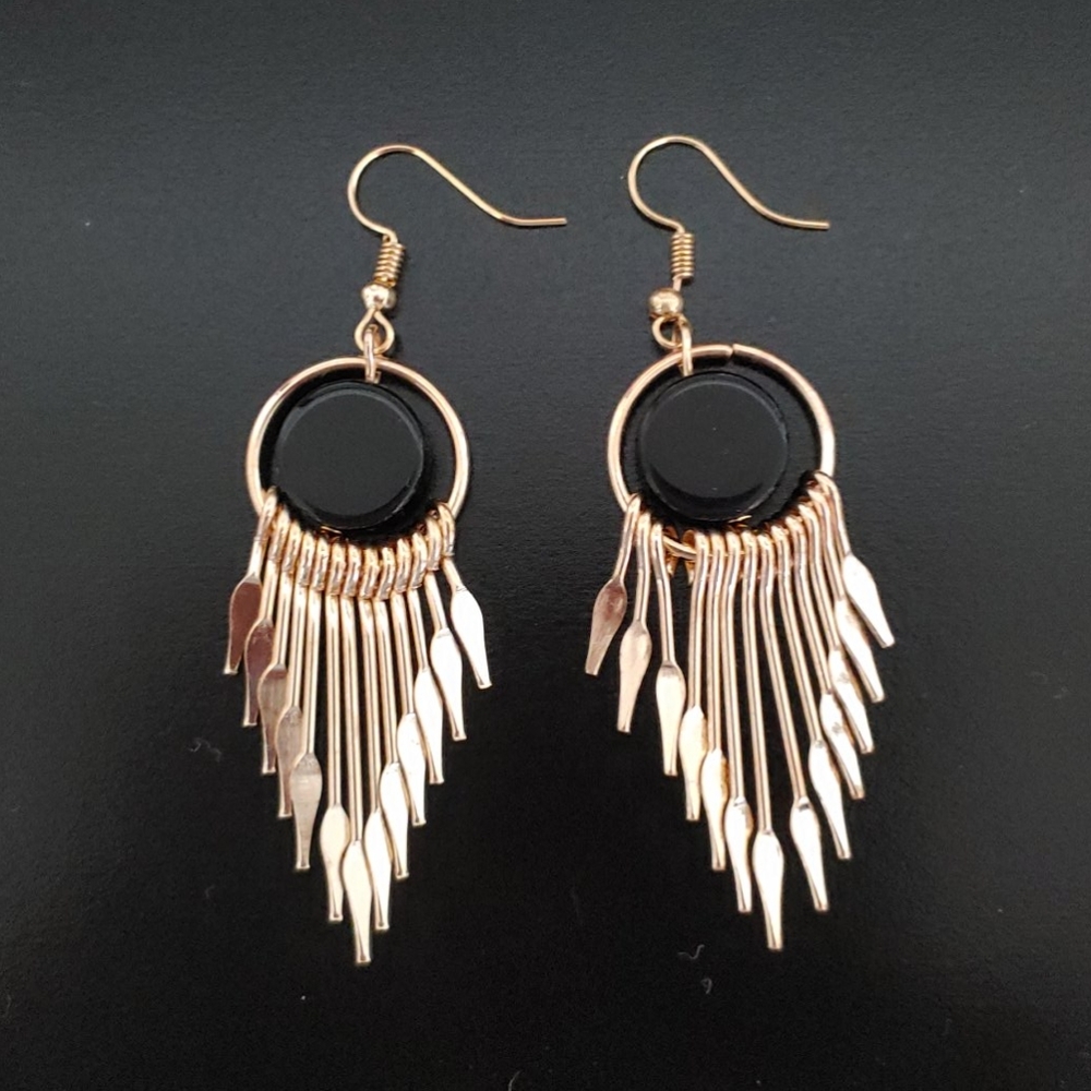 NEW BLACK AND GOLD FASHION EARRINGS